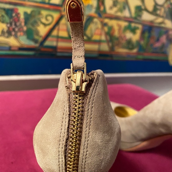 Classic Joan and David Genuine Suede Pumps with Zipper Back - Beige & Gold - 9M - Picture 5 of 14